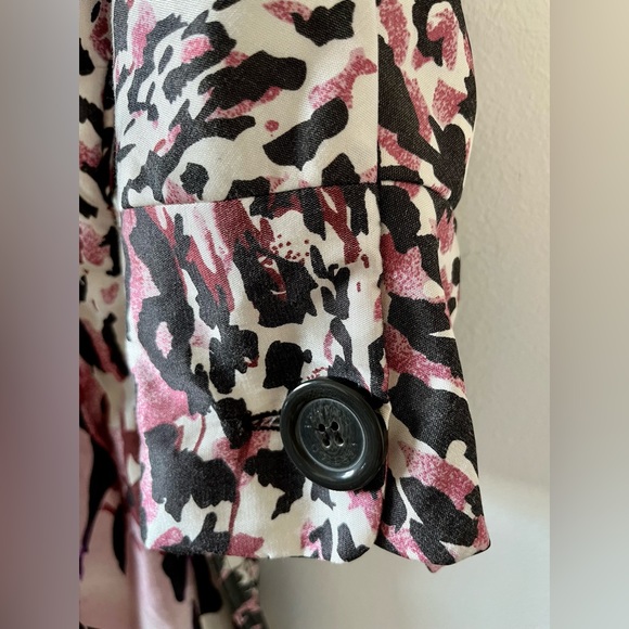 Vertigo Paris lightweight Trench Coat. Like New Medium - Picture 7 of 9